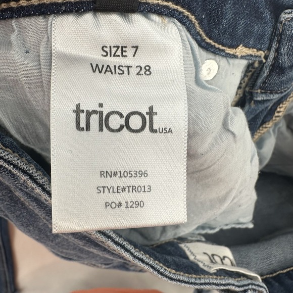 Tricot  Ankle Cropped Rolled Hem Straight Leg Button Fly Distressed Women Jr 28 - Picture 8 of 11